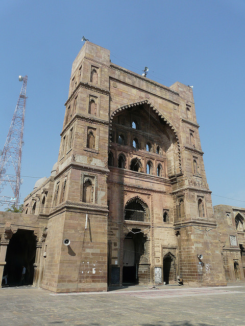 Atala masjid, Central Pishtaq