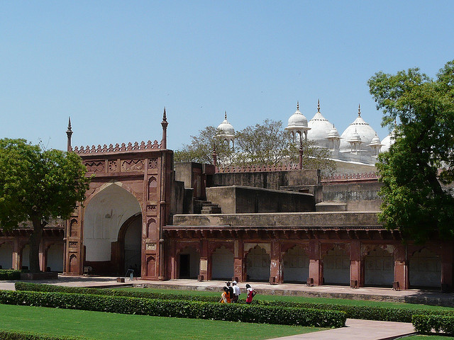 Diwan-i-Am courtyard with Moti Masjid in the background