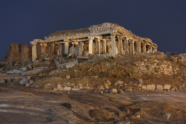 Hemakuta Hill, Hampi
