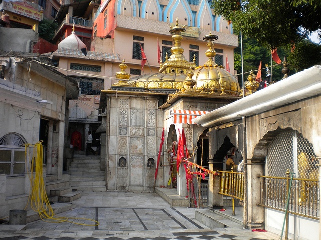 Jwalamukhi temple