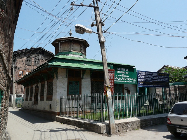 Roza Bal - The purported "tomb of Jesus" in the Khanyar area od Srinagar